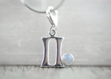 925er Echtsilber-Charm Zwilling mit Chalcedon - Sternzeichen Schmuck