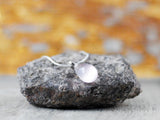 Wunderschön facettierter Rosenquarz-Tropfen/Briolette Anhänger, rhodiniert an 925er Silber Schlangenkette