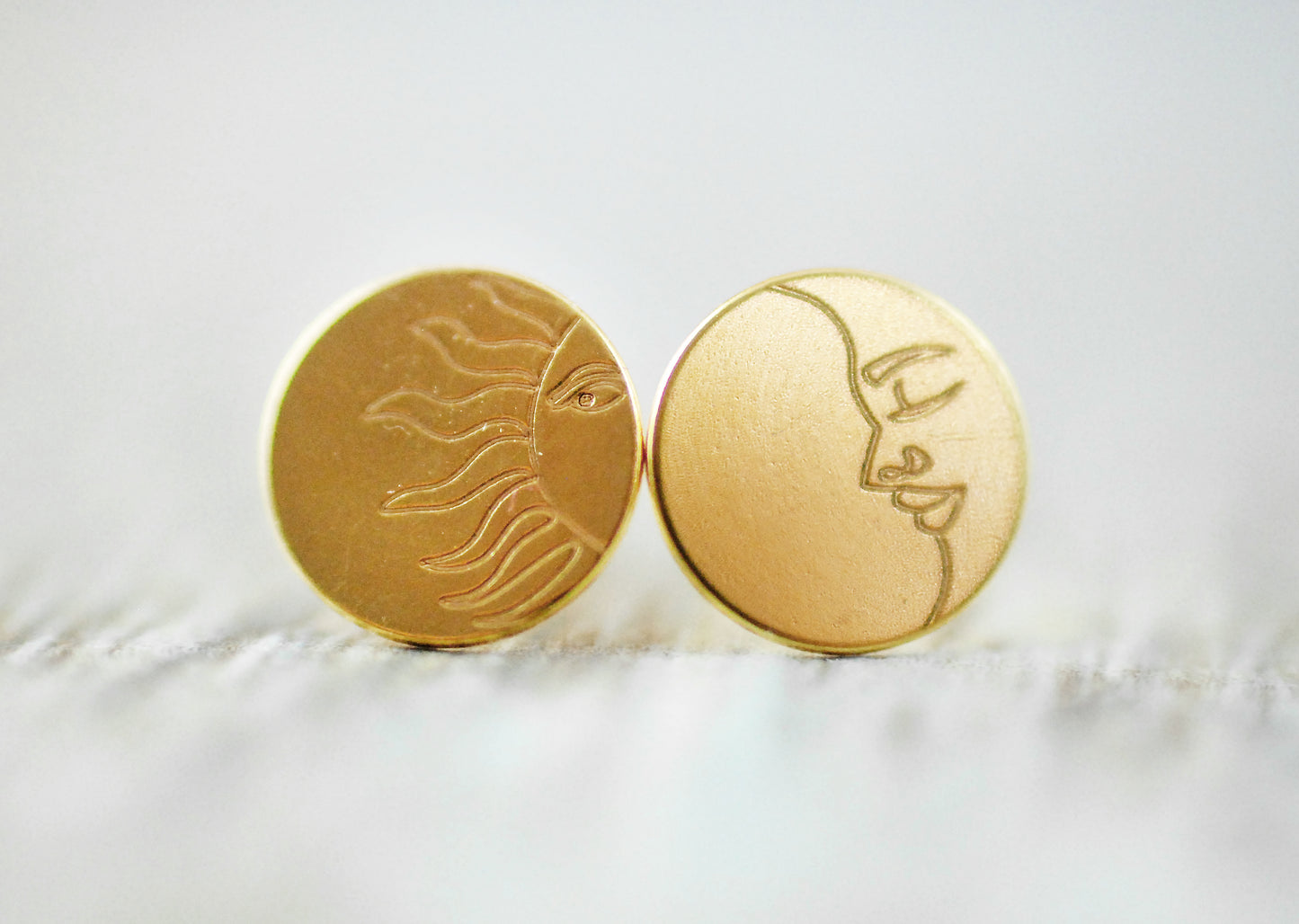 Vergoldete Ohrstecker 24K "Sonne und Mond"