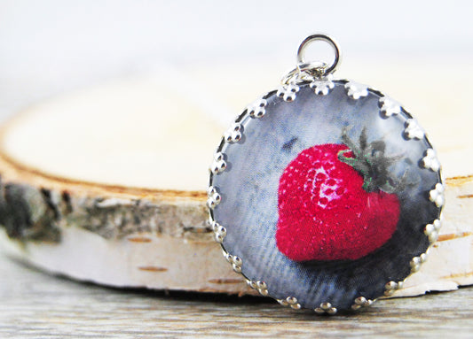 Erdbeerzeit" Amulett