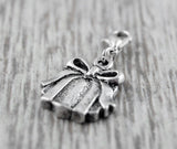 Charm "Geschenk"