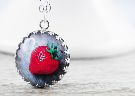 Erdbeerzeit" Amulett