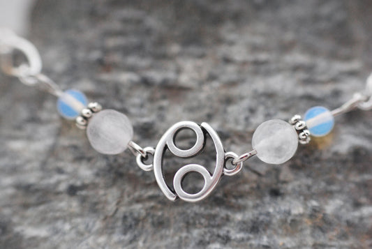 Armschmuck Krebs versilbert mit Rosenquarz und Mondstein - Sternzeichen Schmuck