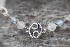 Armschmuck Krebs versilbert mit Rosenquarz und Mondstein - Sternzeichen Schmuck