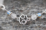 Armschmuck Krebs versilbert mit Rosenquarz und Mondstein - Sternzeichen Schmuck